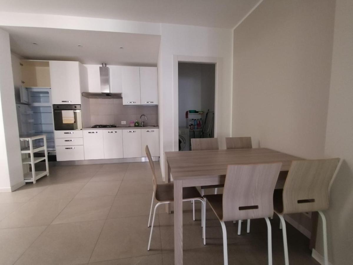 Lucky Apartment 2 Сирмионе Экстерьер фото