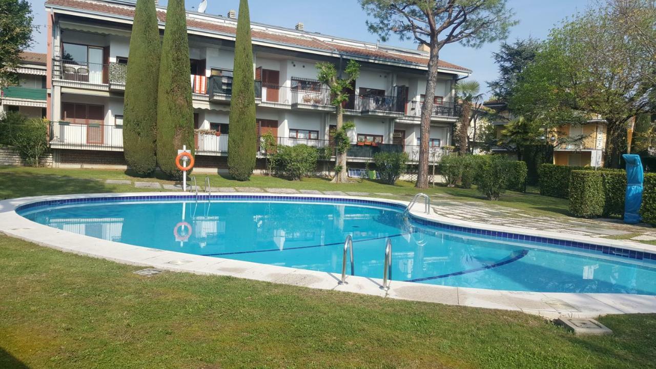 Lucky Apartment 2 Сирмионе Экстерьер фото
